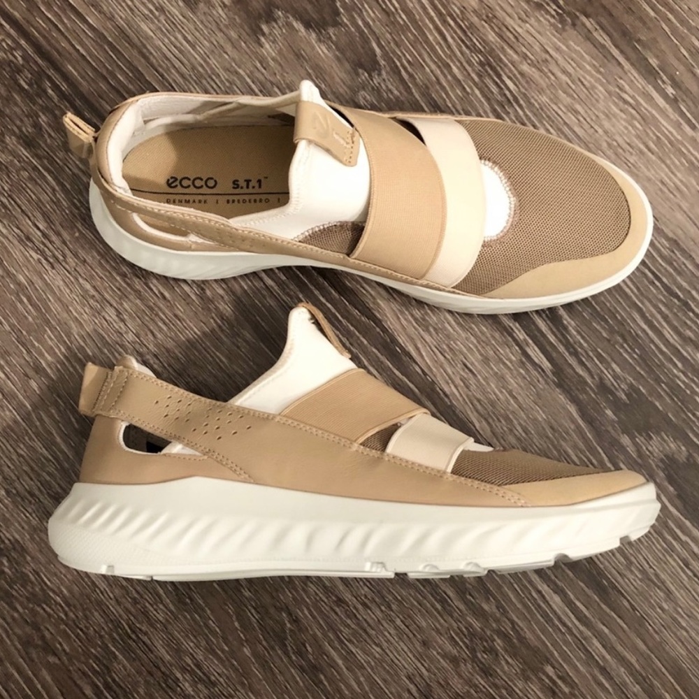 Ecco Women's St.1 Lite Slip-On Sneakers